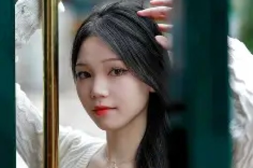 奶糖Logo“白桃少女”：设计寓意、视觉识别与使用解读
